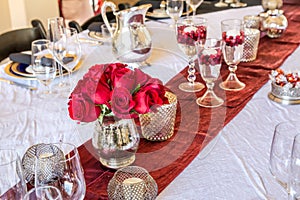 Christmas table setting with red roses