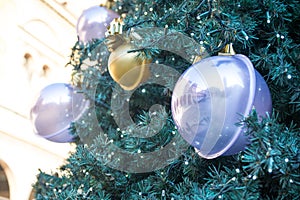 Christmas tree decorativos close-up photo