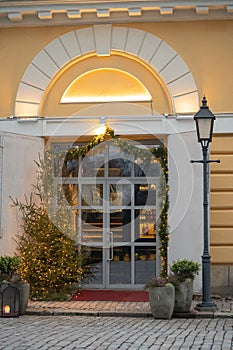 Christmas tree in front of the entrance to the facade of the store