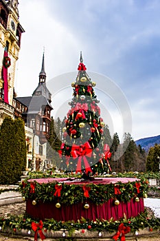 A Christmas tree in front of Peles Castle