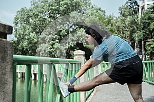 Chubby girl stratching at a bridge