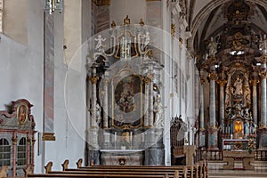 church altar interiors decoration in renaissance and baroque sty