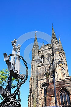 Church and anchor statue, Tamworth. photo
