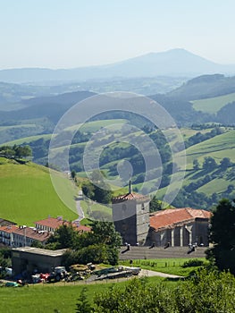 Chiesa un campo paesi da basco Paesi 