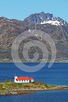 Iglesia en sobre el islas en Noruega 