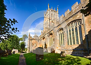 Church and graveyard in Chipping Campden photo