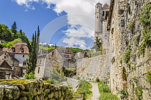 Church and houses of Saint cirq Lapopie