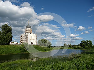 Church of the Intercession on the River Nerl. Inscribed in the W