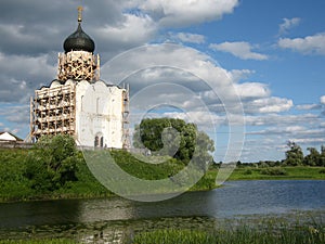 Church of the Intercession on the River Nerl. Inscribed in the W