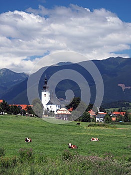 Kostol a hory v Bobrovci