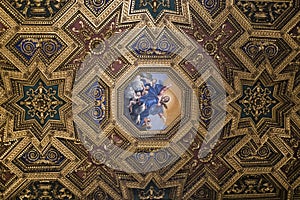 Church, Rome, decorated ceiling in gilded wood and painted Maria