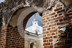 Church of San Fransisco el Grande seen through an arch, Antigua, Guatemala