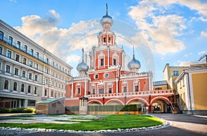 Church of the Sign in Romanov Lane, Moscow