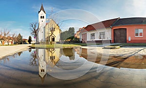 Kostel na Slovensku obec Cifer s odrazem