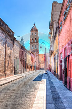 Iglesia Torre de la iglesia en viejo sección de centro México 