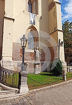 Hřbitov gotické katedrály svatého Mikuláše, postavené v letech 1380 až 1421 v Trnavě na Slovensku.