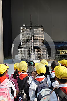 Cinese primary school students visit rocket lanuch