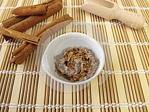 Cinnamon bark, Cinnamomi cortex