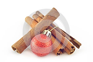 Cinnamon bark (cinnamon) with Christmas ball