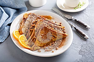 Cinnamon french toasts with pecans