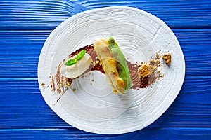 Cinnamon and pistachio cream millefeuille