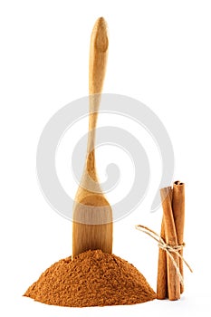 Cinnamon powder, sticks and scoop