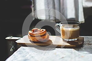 Cinnamon roll with coffe