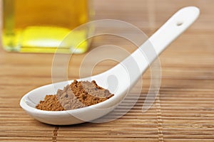 Cinnamon in the spoon
