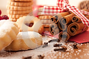 Cinnamon sticks with Christmas cookies