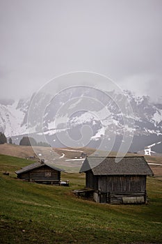 THE CINQUE TORRI HIKING TRAIL THROUGH DOLOMITE DURING AUTUMN-WINTER