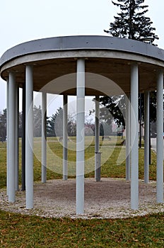 circle gazebo for antique-style spa bands on a pedestal of a circular photo