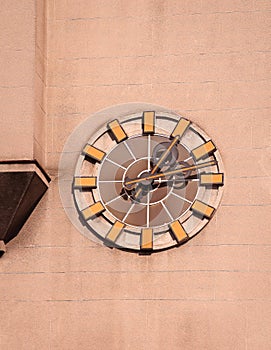 Circle retro wall clock