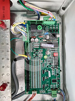 circuit connection with busbar and other connecting wires