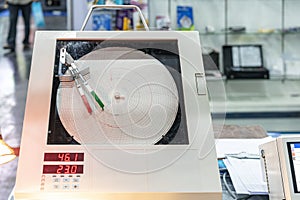 Circular chart recorder for data record temperature time etc. in manufacturing process