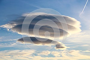 Circular lenticular clouds