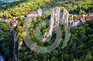 Cirq la Popie village on the cliffs