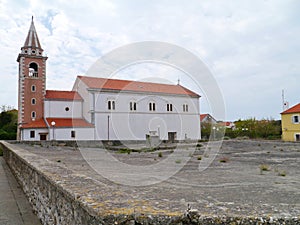 A cistern in front of the church in Olib