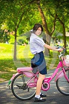 Cite Asian Thai schoolgirl student in high school uniform fashio