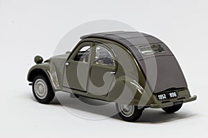 CitroÃÂ«n 2CV 1952 diecast model 1/32 scale exposing leftback side