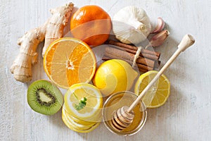 Citrus, honey and garlic as home remedies for colds and flu. Immunity