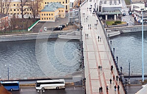 La città vista aerea da connessione un fiume ponte Residenziale quartiere la pioggia 