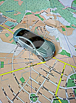 City map and cars on it