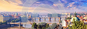 La città estate, formato pubblicitario destinato principalmente all'uso sui siti web da storico da Praga un un fiume 