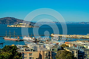 Cityscape at fisherman's worf in downtown coastal san francisco california with alcatraz island in background