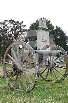 Civil War cannon in front of monument on battleground in Mississippi, United States