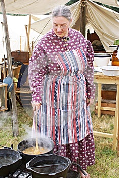 Civil war lady preparing dinner