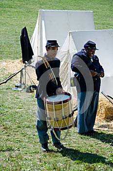 Civil war soldiers getting ready