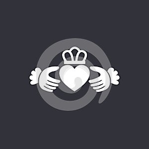 Claddagh ring icon. vector illustration
