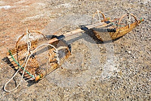 Clam-shell shaped basket