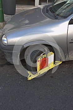 Clamped car